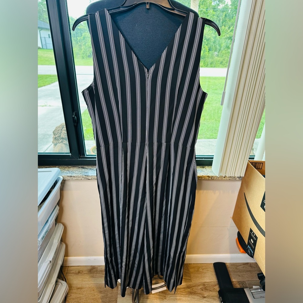 DKNY Cropped Striped Black and White Sleeveless V-Neck Jumpsuit Nautical SZ 10 - Picture 5 of 6
